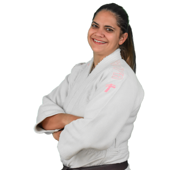 Ophélie Cortes en kimono, bras croisés